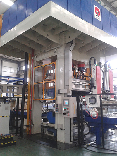 熱沖(chong)壓液壓機：山東(dong)大王金泰800T